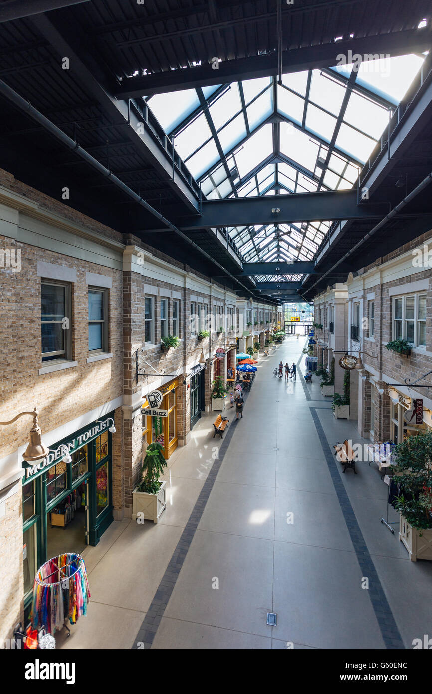 À l'intérieur du centre commercial Old Quebec Street Guelph Canada Banque D'Images