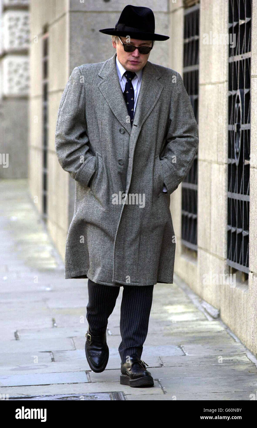 Stuart Goddard, anciennement connu sous le nom de pop-star Adam Ant, arrive à Old Bailey, Londres, à la suite d'allégations selon lesquelles il aurait brisé une fenêtre de pub et utilisé une fausse arme à feu dans le nord de Londres. Banque D'Images