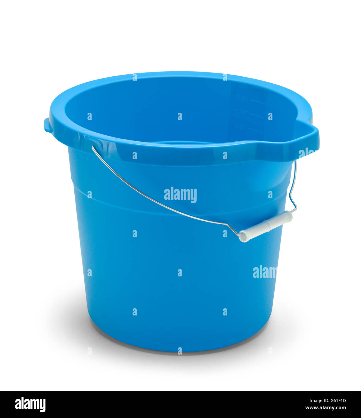 Godet bleu vide isolé sur fond blanc. Banque D'Images