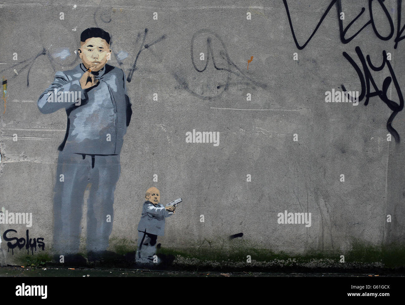 Graffiti par l'artiste de Dublin Solus déplore le dirigeant nord-coréen Kim Jong un dans la région de Smithfield de la ville. Banque D'Images