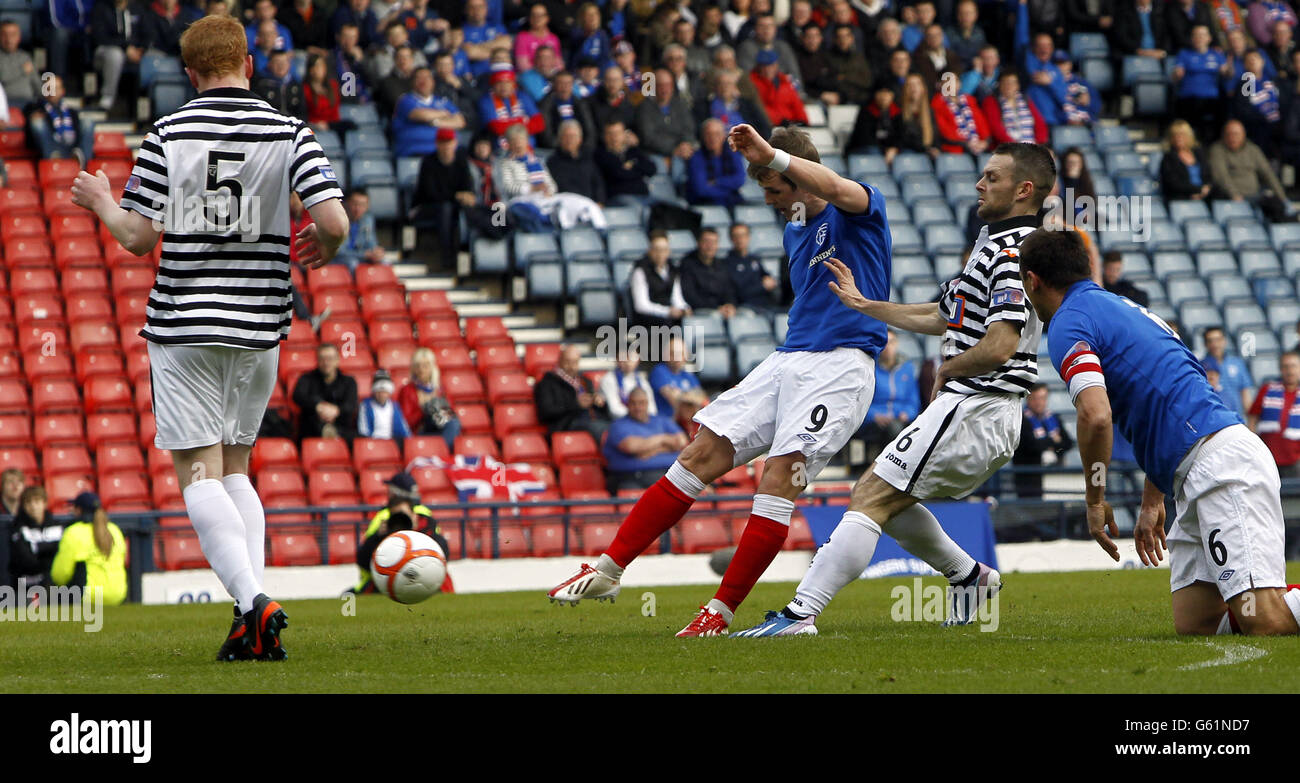 David Templeton des Rangers marque un but lors du match IRN Bru Scottish Third Division à Hampden Park, Glasgow. Banque D'Images