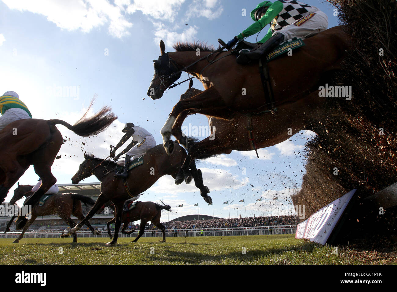 Les courses de chevaux - le 2013 John Smith's Grand National - Grand Opening Day - Hippodrome Aintree Banque D'Images