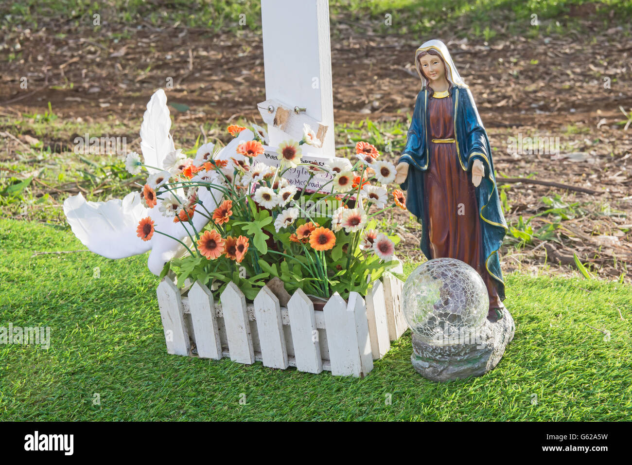 Détail d'un mémorial pour les victimes des accidents d'un véhicule. Banque D'Images