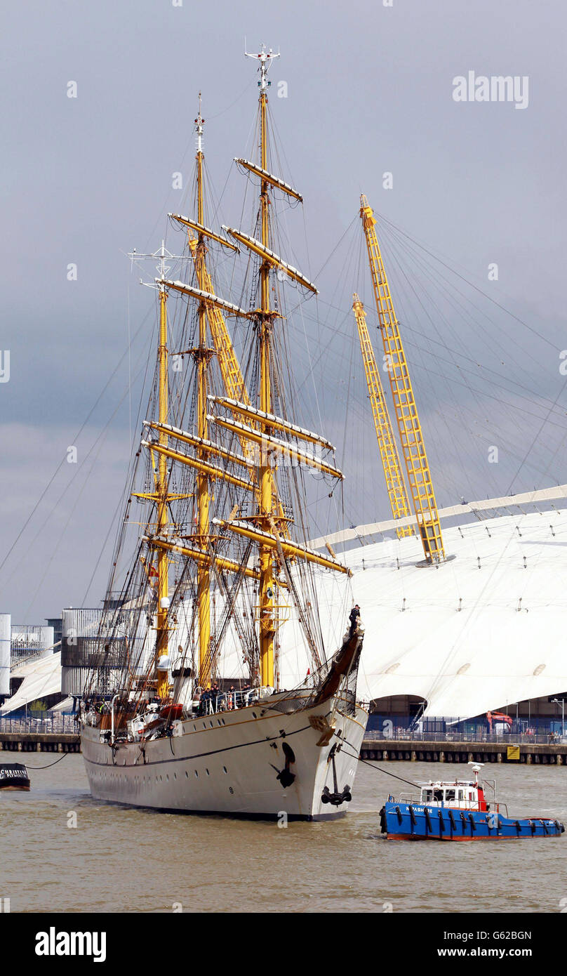 Grand navire allemand Gorch Fock sur la Tamise au West India Dock à Docklands, Londres. Banque D'Images