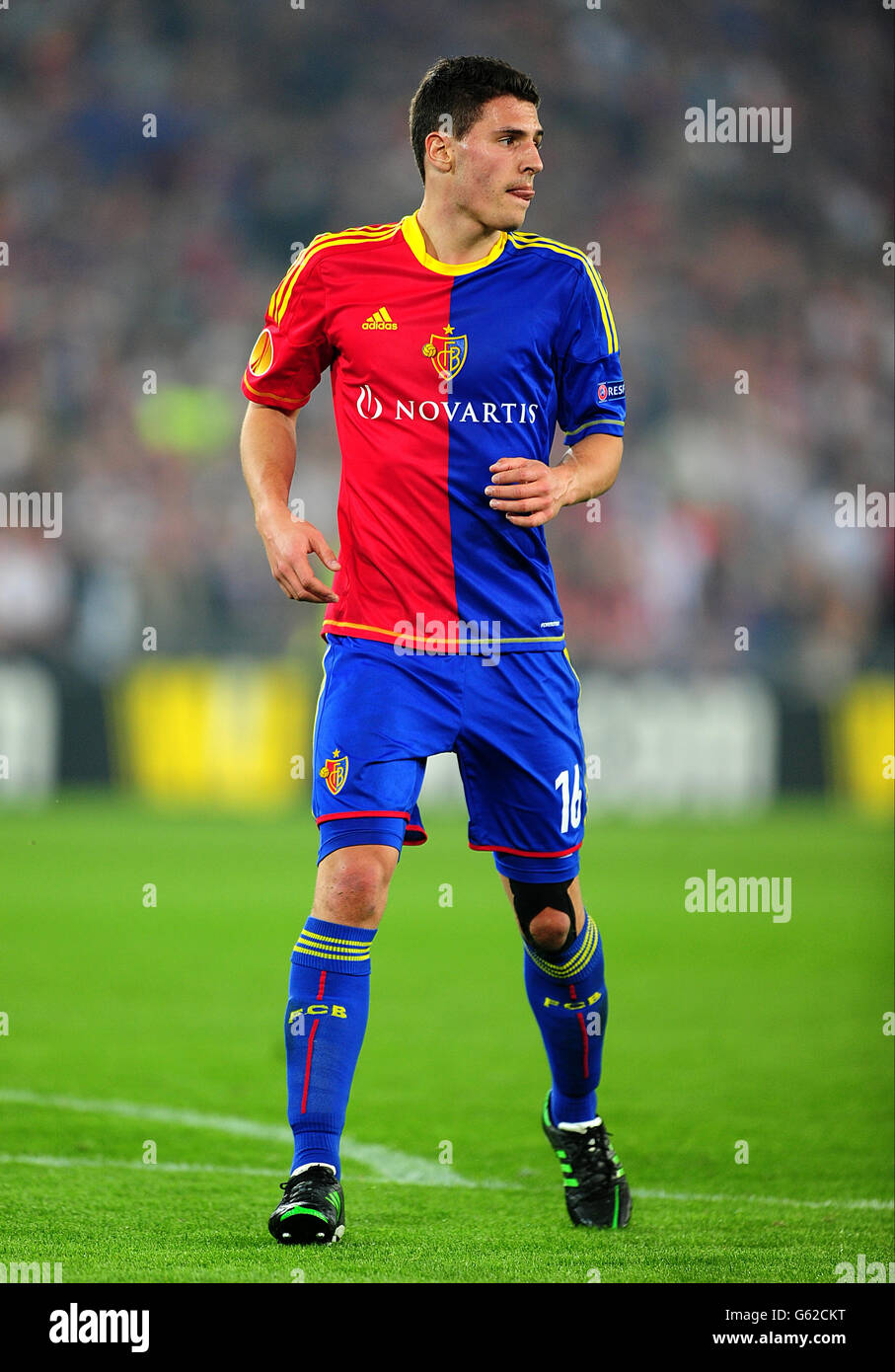 Football - UEFA Europa League - semi final - First Leg - FC Basel / Chelsea - St Jakob-Park. Fabian Schar, Bâle Banque D'Images Football - UEFA Europa League - semi final - First Leg - FC Basel / Chelsea - St Jakob-Park. Fabian Schar, Bâle Banque D'Images