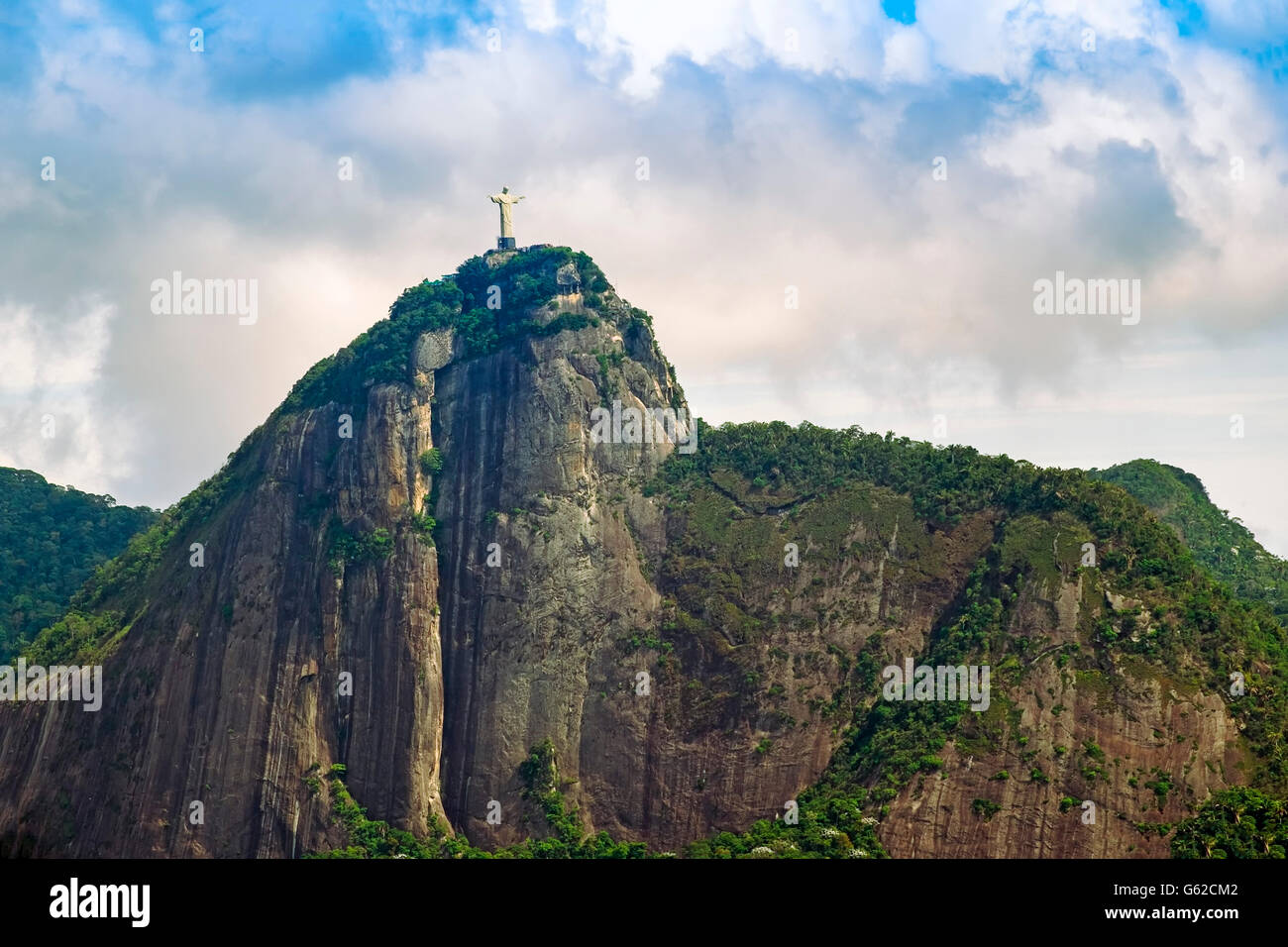 La montagne du Corcovado et le Christ Rédempteur à Rio Banque D'Images