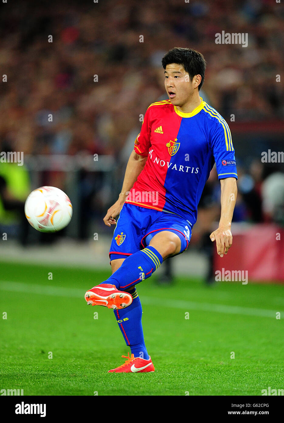 Football - UEFA Europa League - semi final - First Leg - FC Basel / Chelsea - St Jakob-Park. Parc Joo-Ho, Bâle Banque D'Images Football - UEFA Europa League - semi final - First Leg - FC Basel / Chelsea - St Jakob-Park. Parc Joo-Ho, Bâle Banque D'Images