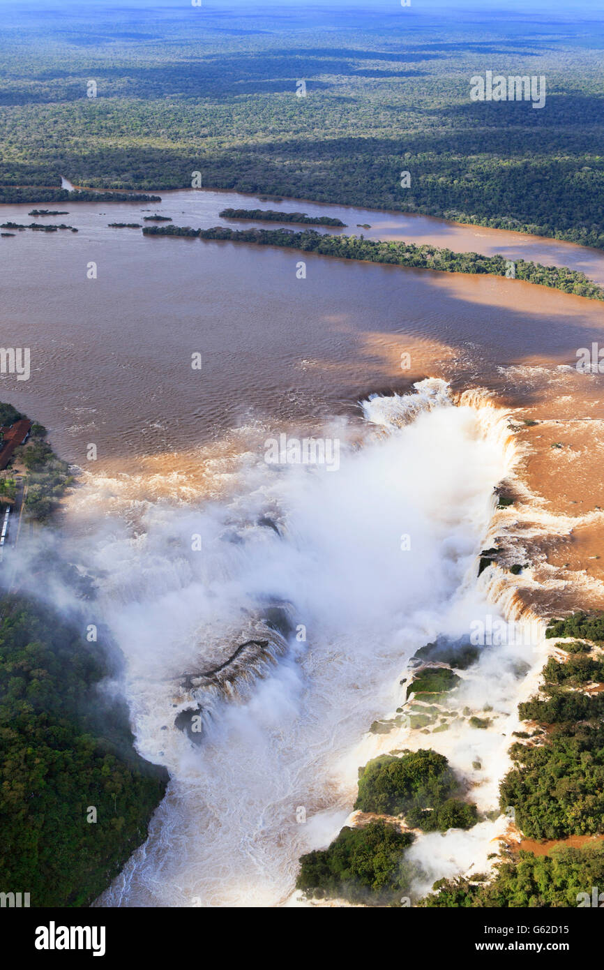 Vue aérienne de la Gorge du Diable à l'Iguassu Falls sur la frontière avec le Brésil et l'Argentine Banque D'Images