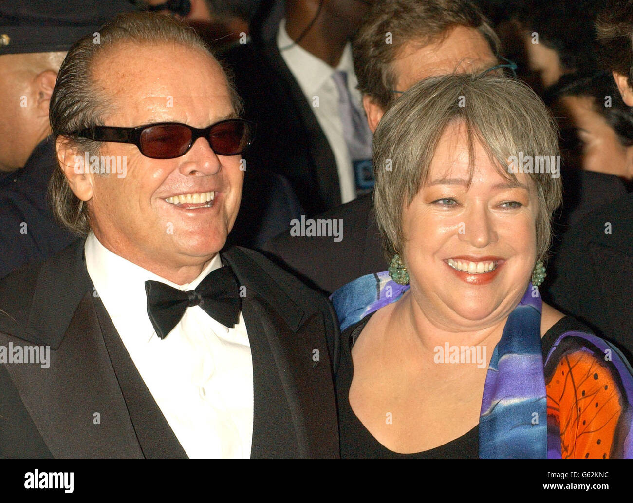 Les acteurs Jack Nicholson et Kathy Bates arrivent pour la première du film 'About Schmidt' lors de l'ouverture du 40ème Festival du film de New York au Lincoln Center à New York. Banque D'Images