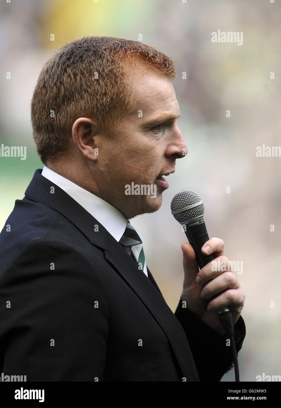 Neil Lennon, le directeur du Celtic, s'adresse aux fans après le match de la première ligue écossaise de Clydesdale Banks au Celtic Park, à Glasgow. Banque D'Images