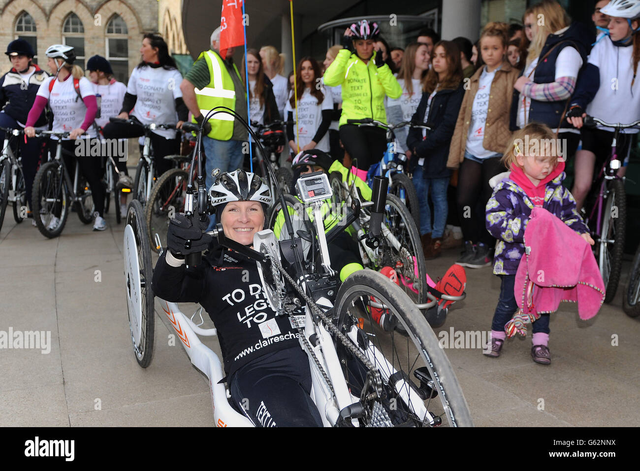 Claire Lomas charity cycle ride Banque D'Images