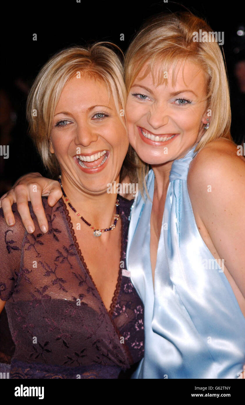 Les anciennes actrices Hollyoaks Kerrie Taylor et Terri Dwyer arrivent aux National Television Awards au Royal Albert Hall de Londres. Banque D'Images