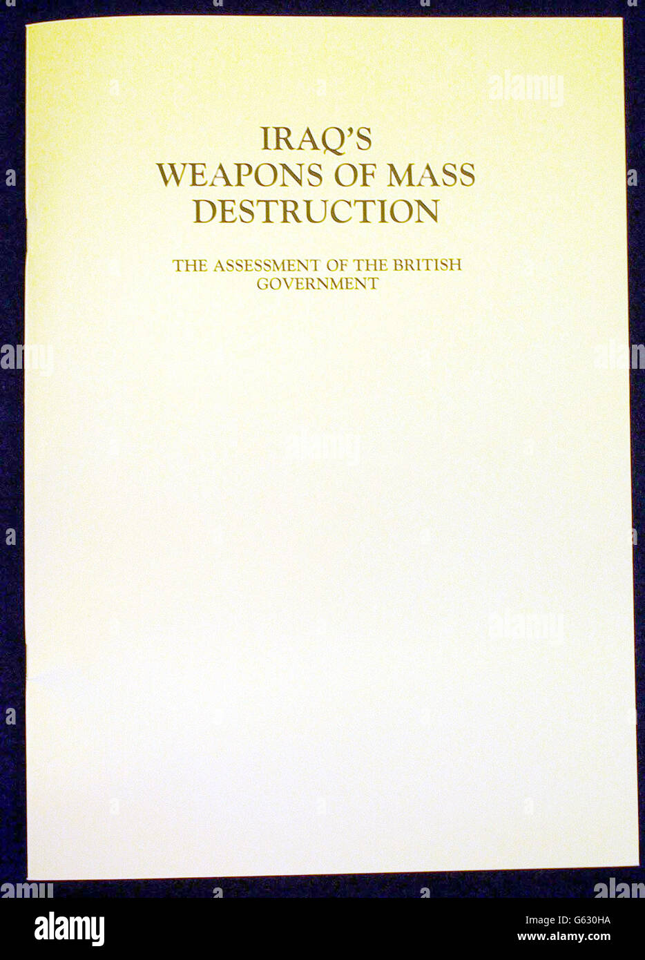 La première couverture du rapport publié par le gouvernement britannique avec des preuves sur le programme d'armes de destruction massive du dictateur irakien Saddam Hussein. *quelques heures après la publication du rapport, le premier ministre Tony Blair devait faire une déclaration à la Chambre des communes, pour tenter de persuader les députés de la nécessité d'une action urgente contre l'Iraq. Il a déclaré que le document de 50 pages, présenté hier au reste du Cabinet, a prouvé que la menace de l'Iraq était croissante. 07/07/03 : la Commission des affaires étrangères des communes publie son rapport tant attendu sur l'Iraq. L'intégrité du gouvernement et Banque D'Images