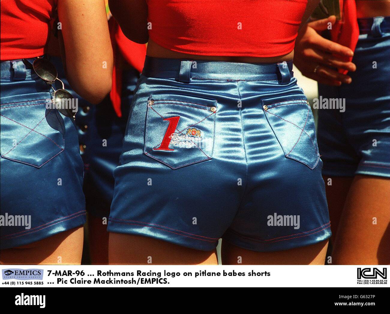 7-MAR-96, logo Rothmans Racing sur short de babes Pitlane Banque D'Images