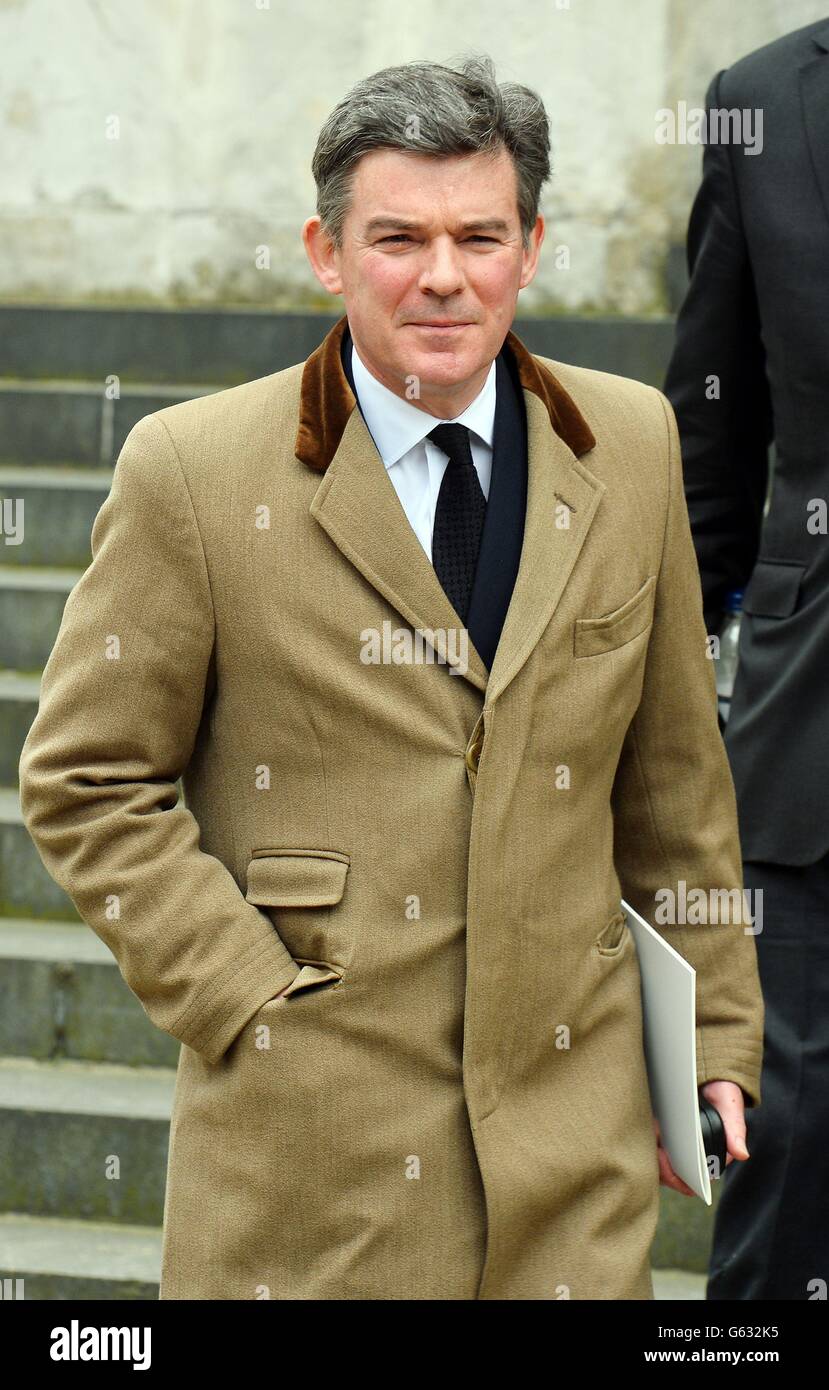 Hugh Robertson part après les funérailles de la baronne Thatcher, à la cathédrale Saint-Paul, dans le centre de Londres. Banque D'Images