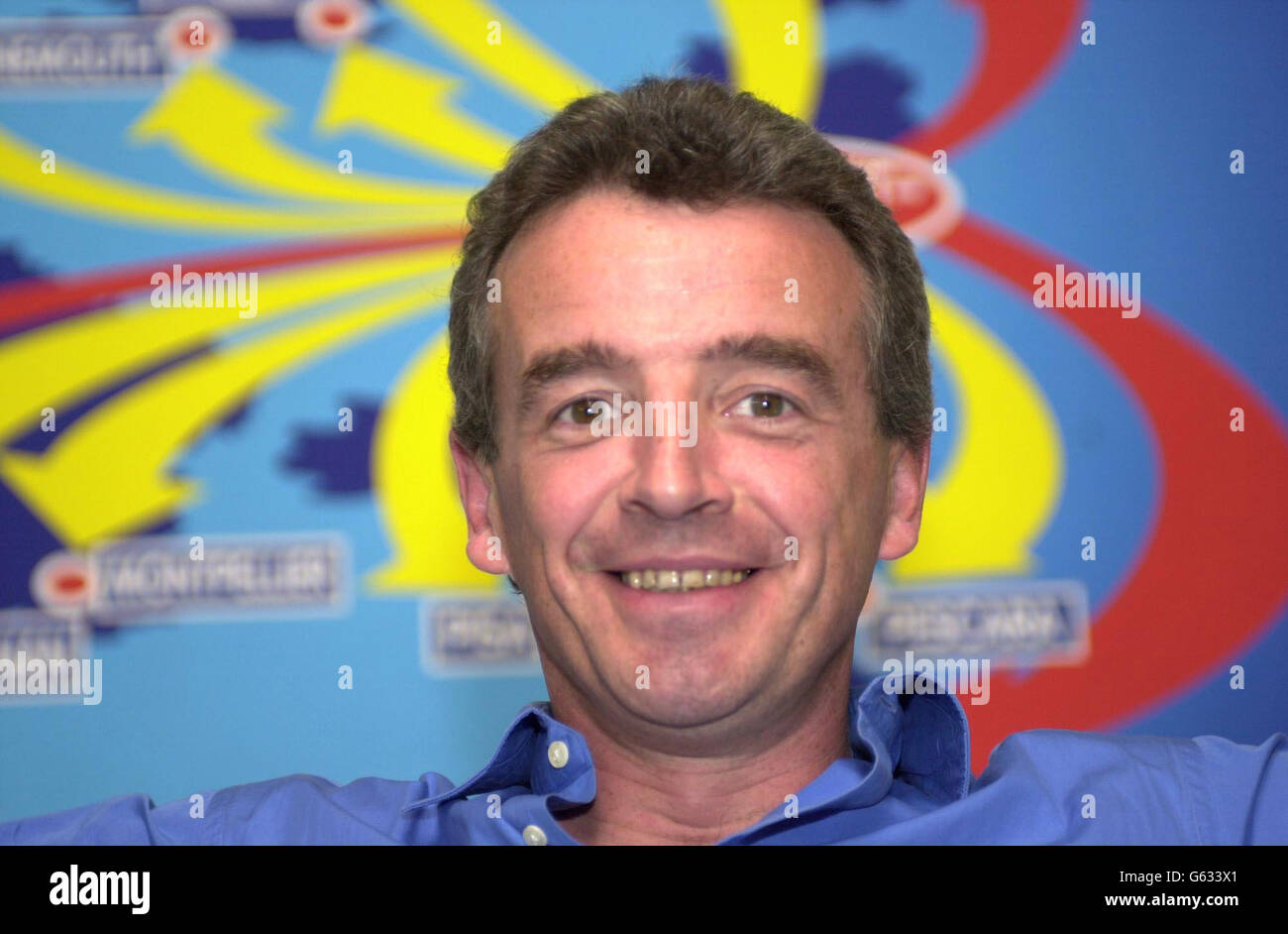 Le directeur général de Ryanair, Michael O'Leary, annonce des projets d'expansion importants, à la base allemande de la société à Francfort Hahn. La compagnie aérienne low cost prévoit de lancer quatre autres routes à partir de l'ancienne base aérienne américaine à partir de décembre 2002. * offre de tarifs à Londres à partir de 14.50 euros. La société a également annoncé une nouvelle liaison à tarif réduit entre Londres et Strasbourg, France. 29/01/03 Ryanair, un transporteur de budget en pleine expansion, a annoncé qu'il exploiterait cinq nouvelles routes à partir de Londres, à compter de la fin du mois d'avril. La compagnie aérienne irlandaise sans fioritures se mettra en vol de l'aéroport de Stansted à Reims et Pau en France, Banque D'Images