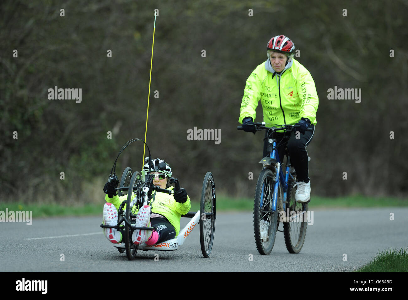 Claire Lomas charity cycle ride Banque D'Images