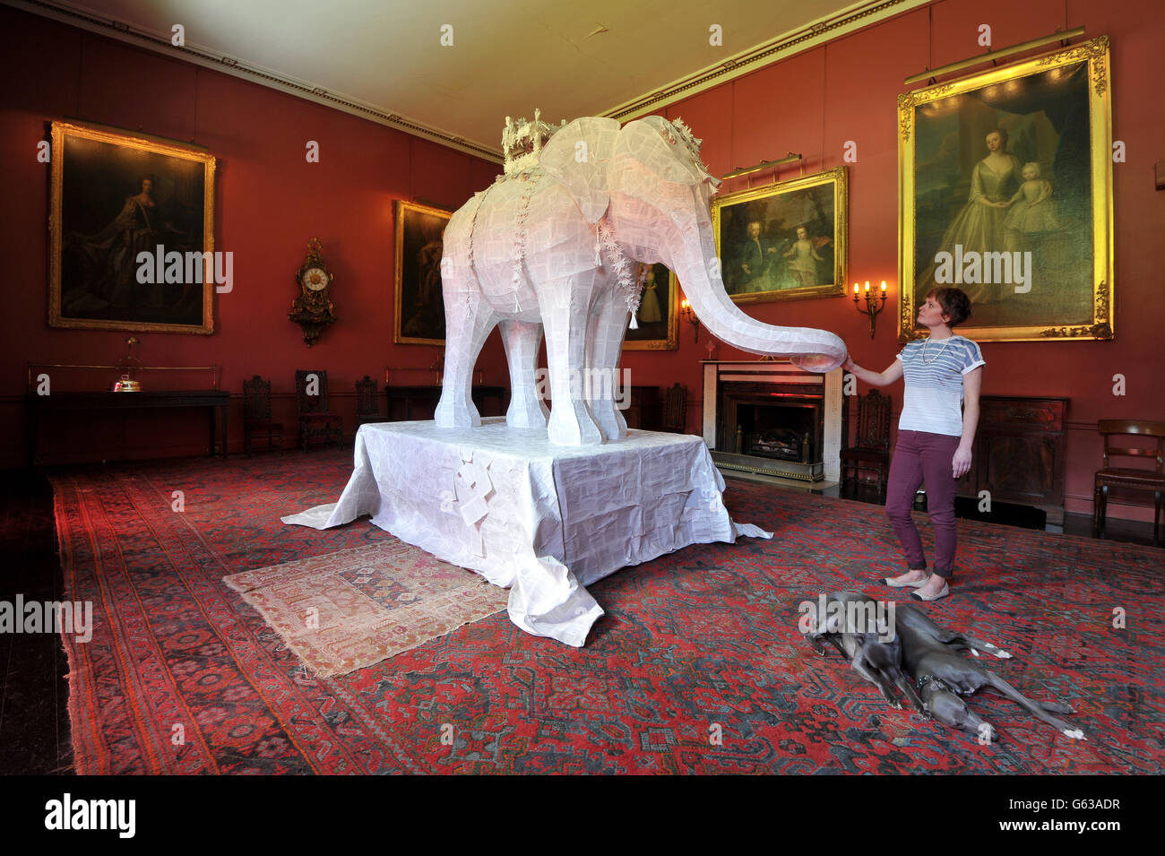 L'éléphant dans la pièce de la sculpture Banque D'Images