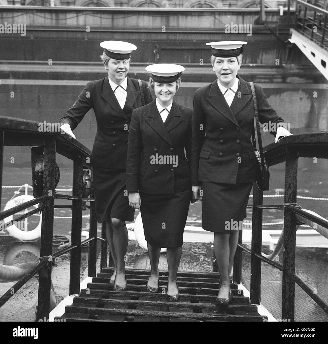 Barbara Briggs, Carolyn Miller et Elizabeth Ann Hanes, trois WRENS qui doivent naviguer sur une croisière presque entièrement féminine à Sir Winston Churchill. Banque D'Images