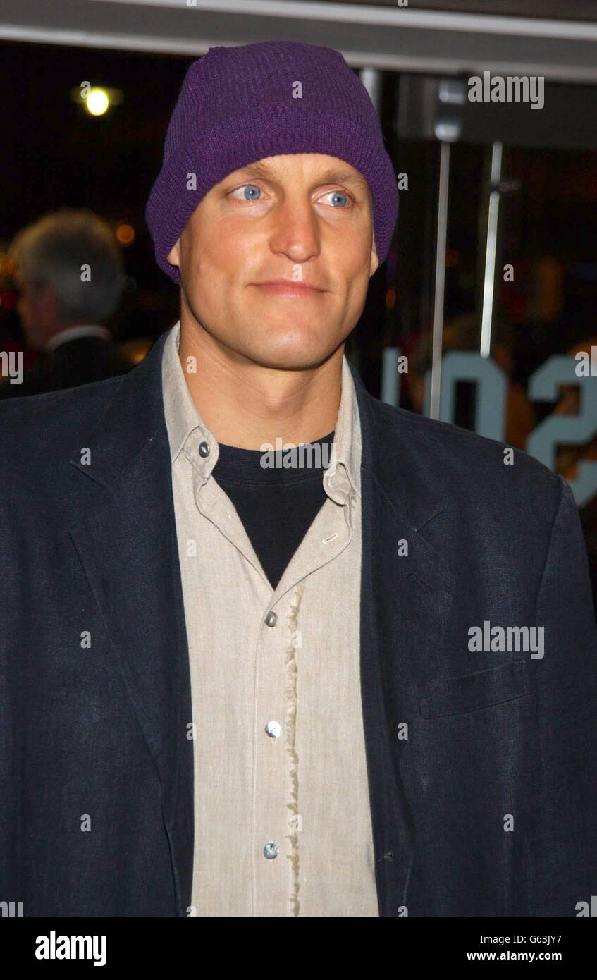 L'acteur Woody Harrelson arrive pour la première de « Dirty Pretty Things » lors du 46e gala d'ouverture du Festival du film Regus de Londres à l'Odeon Leicester Square à Londres. * réalisé par Stephen Frears (High Fidelity and My Beauderete), le nouveau thriller urbain dans l'underworld de Londres raconte l'histoire de deux immigrants illégaux qui découvrent un secret sombre à l'hôtel où ils travaillent. Banque D'Images