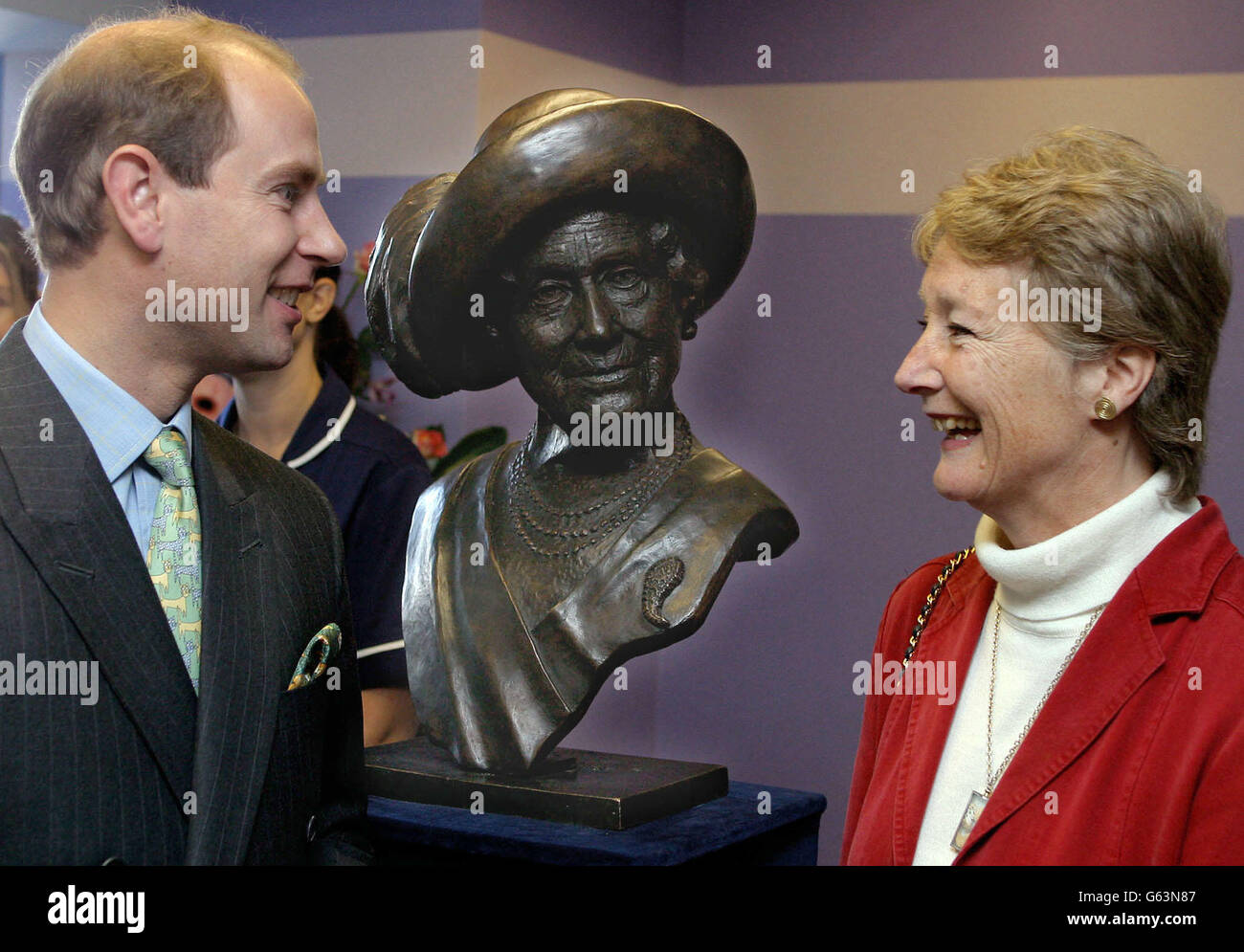 Reine Mère Statue dévoilée Banque D'Images