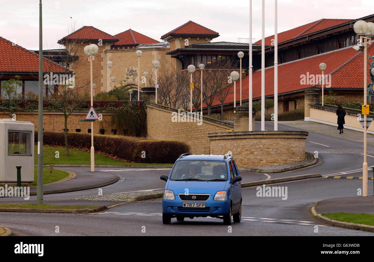 Vue générale du siège social de la société d'assurance-vie Pearl assurance à Peterborough, Cambridgeshire, où 1,000 emplois devaient être annulés. Le groupe australien de services financiers AMP devait annoncer les pertes à la suite d'un examen stratégique de ses activités. * les coupures effaceraient la force de vente directe de Pearl, forte de 1,000 personnes, l'une des dernières bandes de vendeurs porte-à-porte dans l'industrie de l'assurance-vie au Royaume-Uni, ainsi qu'ayant un impact sur le personnel basé au siège. Banque D'Images