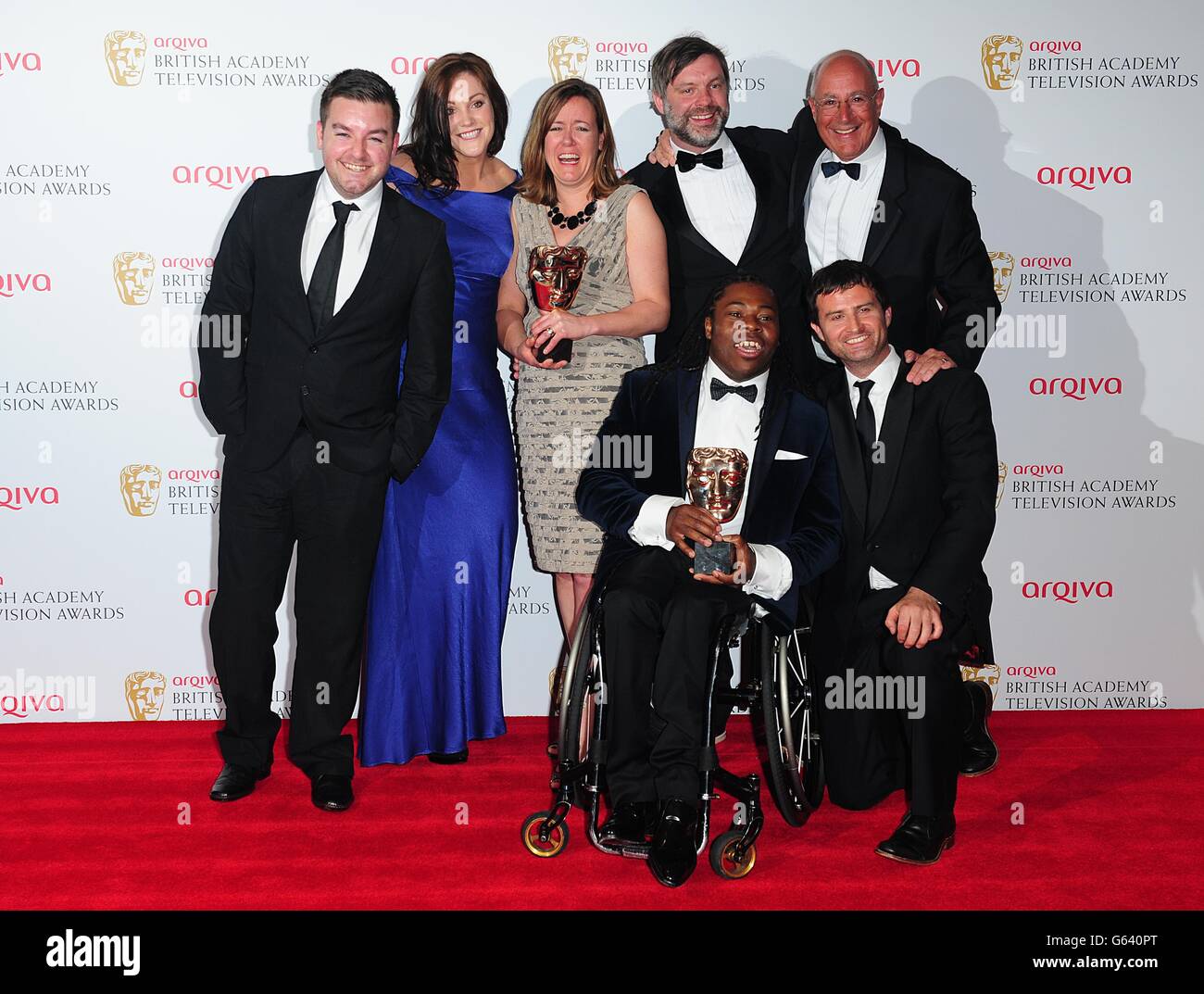 (De gauche à droite) Alex Brooker, Rachel Lathan, Deborah Poulton, Ade Adepitan, Gary Franses et Giles long avec le Prix du sport et de l'événement en direct pour les Jeux paralympiques de Londres 2012, lors des Arqiva British Academy Television Awards 2013 au Royal Festival Hall, Londres. Banque D'Images