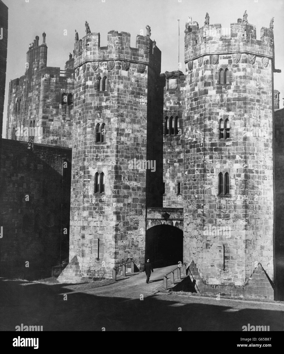Château d'Alnwick...L'entrée au château d'Alnwick, en Northumbrie. Banque D'Images