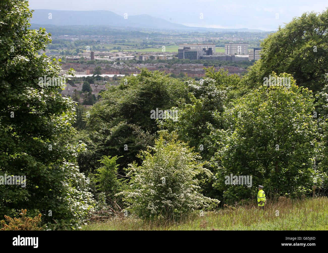 Des policiers sur la colline Corstorphine à Édimbourg, après qu'un woman reste, ont été retrouvés dans une tombe peu profonde. Banque D'Images