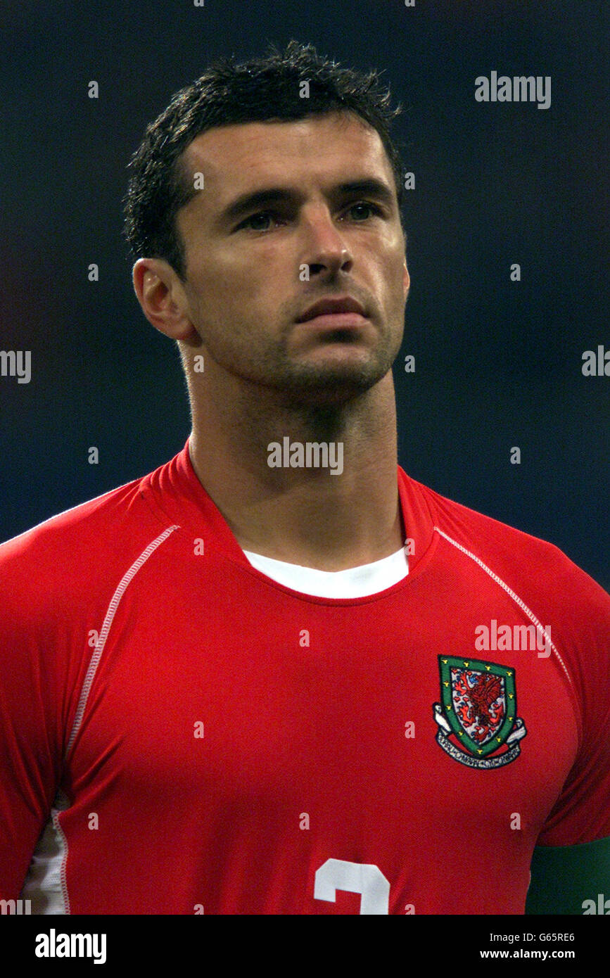 Gary Speed of Wales avant le match de qualification de ce soir à l'Euro 2004 contre l'Italie au Millennium Stadium, Cardiff. Banque D'Images