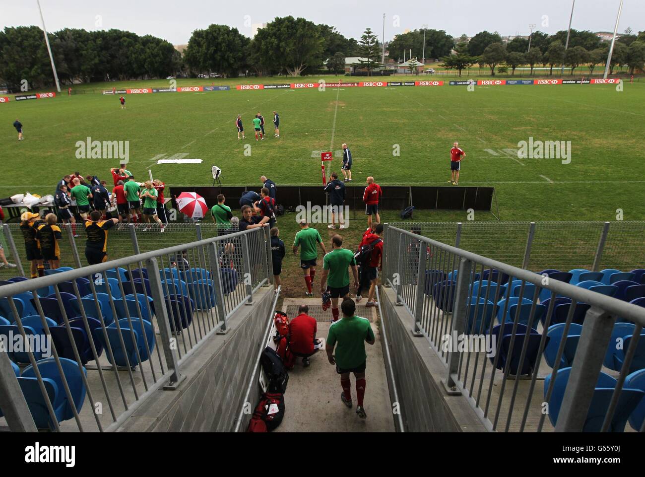 Rugby Union - 2013 British and Irish Lions Tour - session d'entraînement des Lions britanniques et irlandais - terrain de sport n°2.Les Lions britanniques et irlandais arrivent pour la séance d'entraînement au stade sportif no 2, à Newcastle, en Australie. Banque D'Images