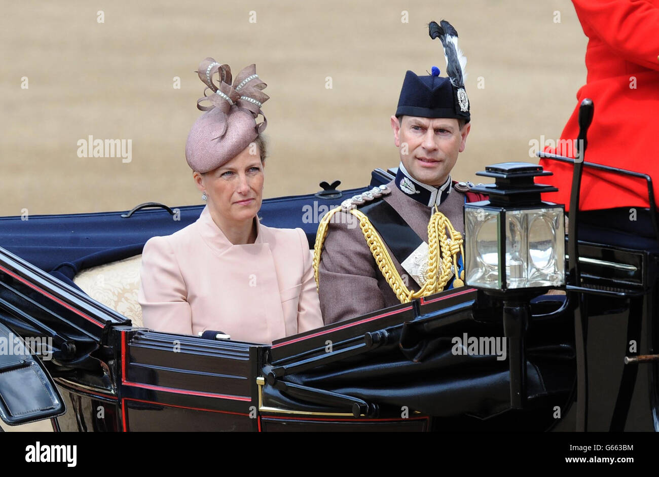 Le comte et la comtesse de Wessex arrivent à Horse Guards Parade, Londres, pour assister à Trooping the Color. Banque D'Images