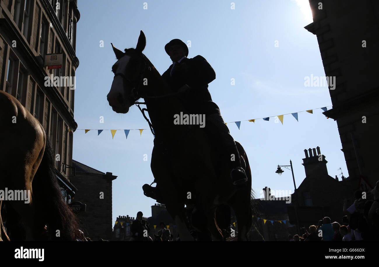 Hawick Common-Riding, le premier des festivals de la frontière qui célèbre la capture du drapeau anglais en 1514 et la coutume ancienne de parcourir les limites de la terre commune dans les frontières écossaises de Hawick. Banque D'Images