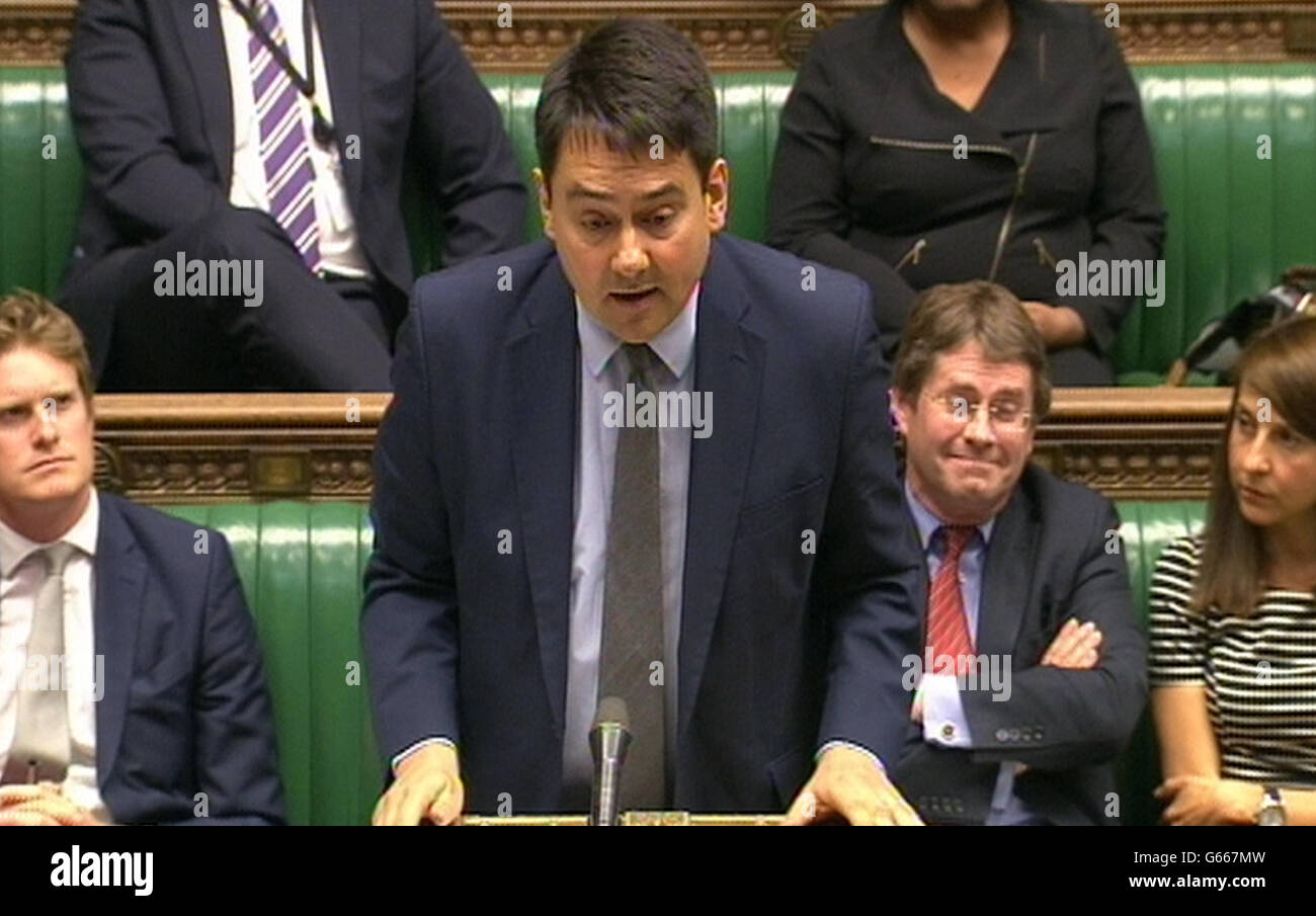 stephen Twigg, secrétaire à l'éducation fantôme, répond à la déclaration faite par le secrétaire à l'éducation Michael Gove aux députés de la Chambre des communes de Londres sur l'amélioration de la structure et du contenu des GCSE. Banque D'Images