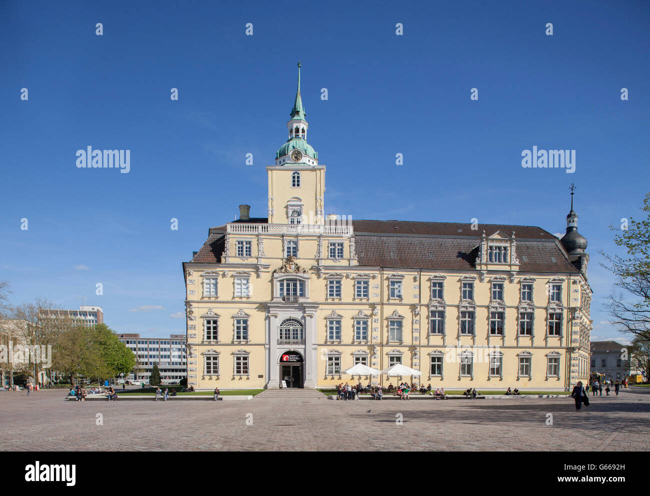 Château d'Oldenburg avec la place du palais, Musée d'art et d'histoire culturelle, l'Oldenbourg, Basse-Saxe, Allemagne Banque D'Images