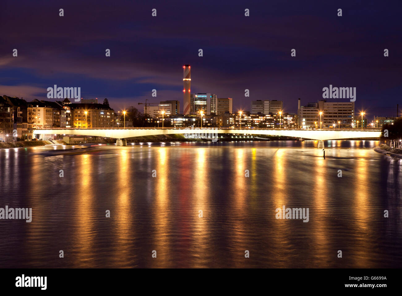 Johannitrebruecke pont traversant le Rhin, photo de nuit, Canton de Bâle-Ville, Bâle, Suisse, Europe, PublicGround Banque D'Images