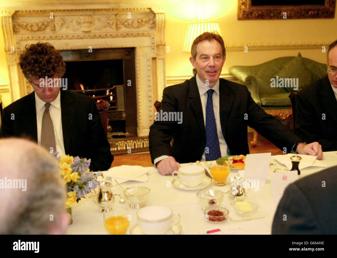 Le Premier ministre Tony Blair organise un petit-déjeuner à Downing Street, Londres, à l'intention des dirigeants d'entreprises et des industriels européens. Banque D'Images