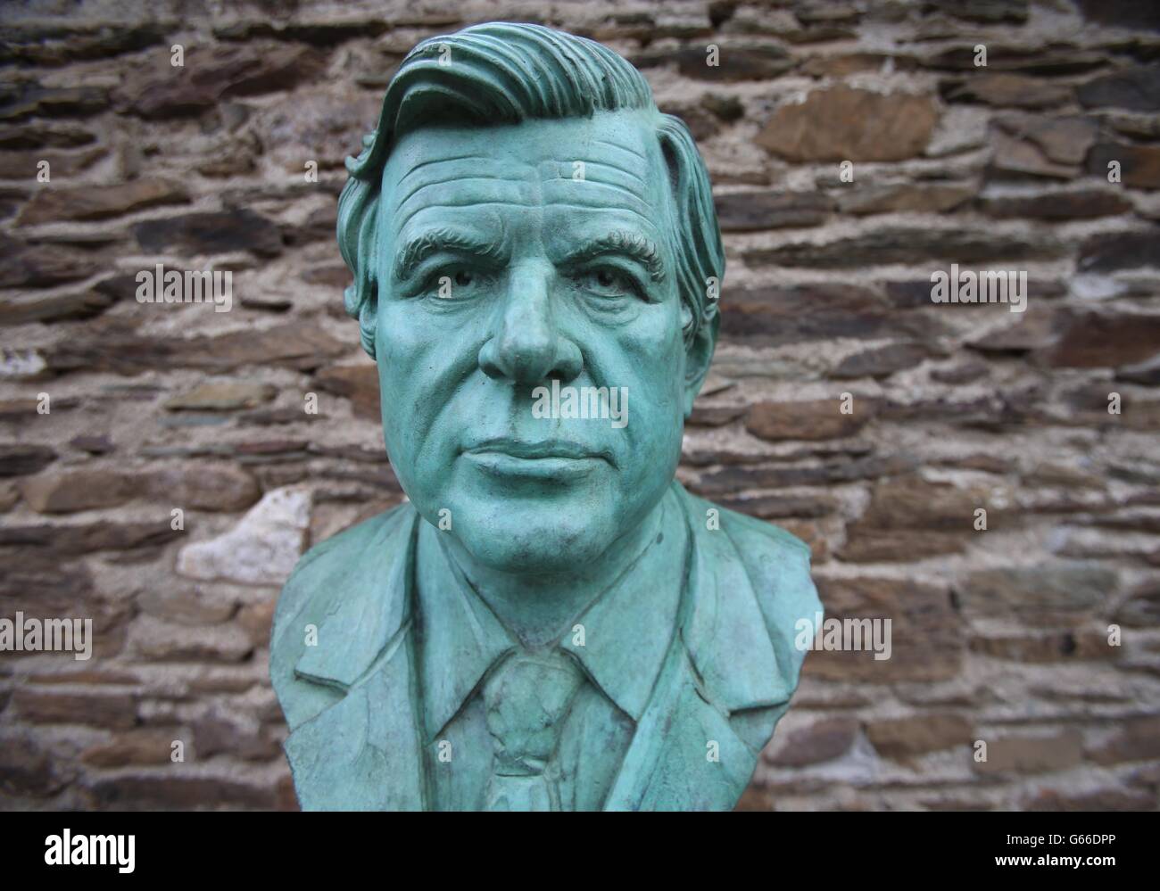 Un buste du sénateur Ted Kennedy a été dévoilé à la ferme familiale Kennedy de Dunganstown, Co Wexford, dans le cadre d'une célébration marquant le 50e anniversaire de la visite de John F Kennedy en Irlande. Banque D'Images