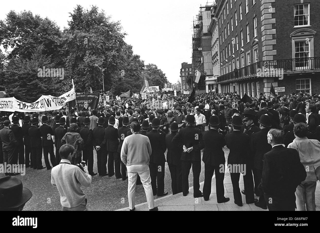 La manifestation contre la guerre du Vietnam sur la place Grosvenor. Banque D'Images