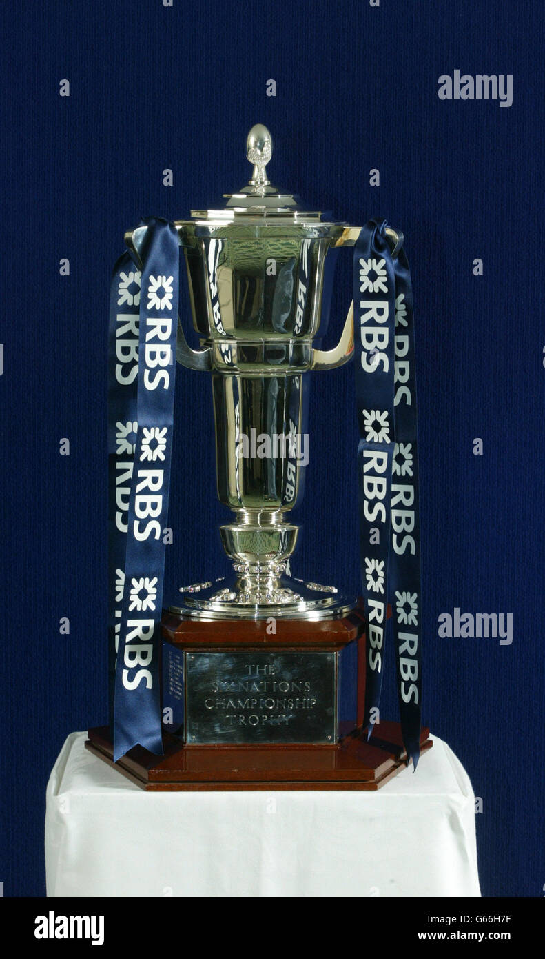 Le trophée RBS 6 Nations est affiché lors du lancement du tournoi de cette année. Banque D'Images