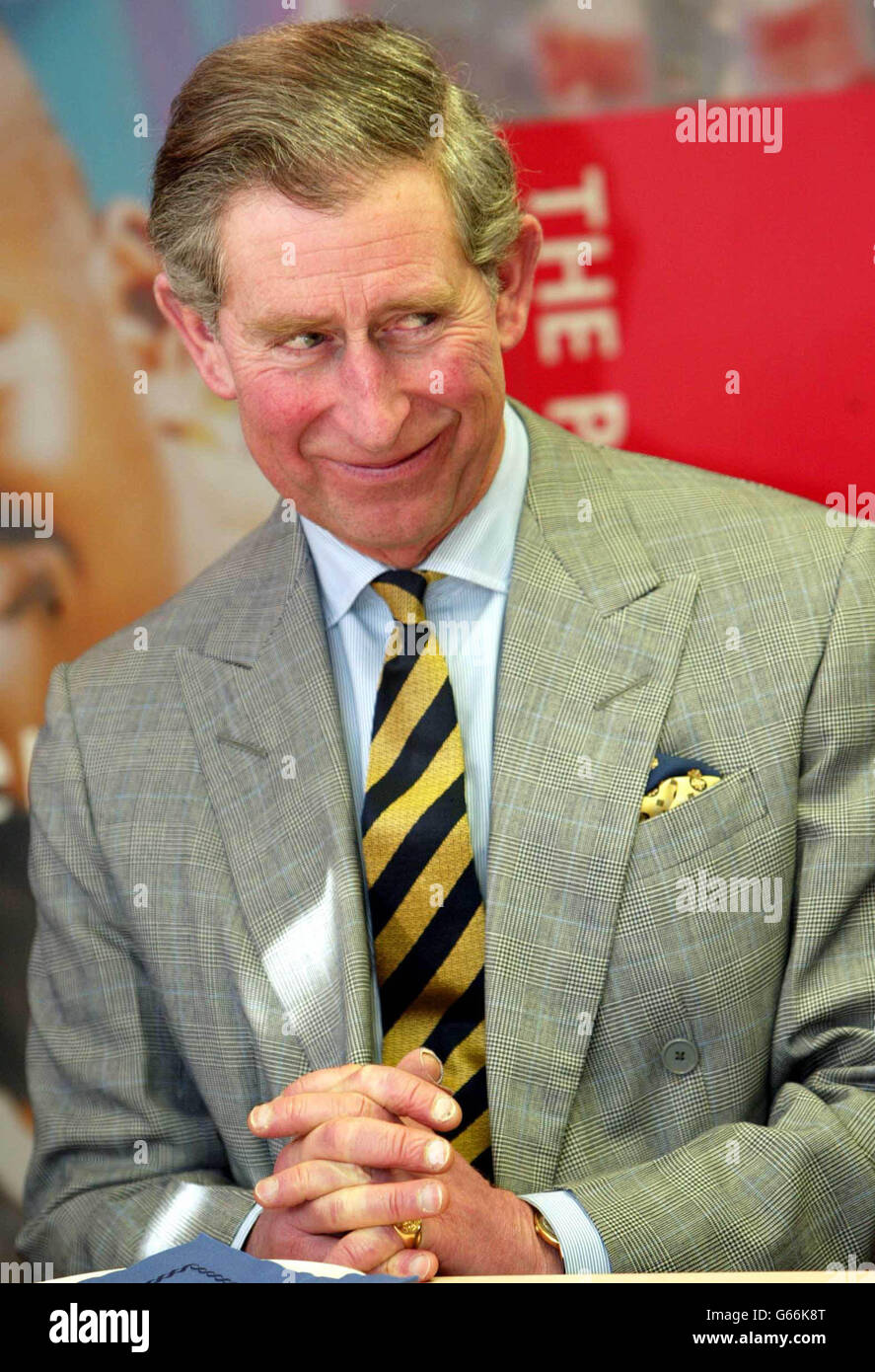 Le Prince de Galles, lors d'une visite à la prison de HM et à l'Institut des jeunes contrevenants, à Reading, où il a rencontré 16-25 jeunes contrevenants âgés de deux ans qui ont participé à un cours de dégustation de deux semaines d'un nouveau programme pilote. Banque D'Images