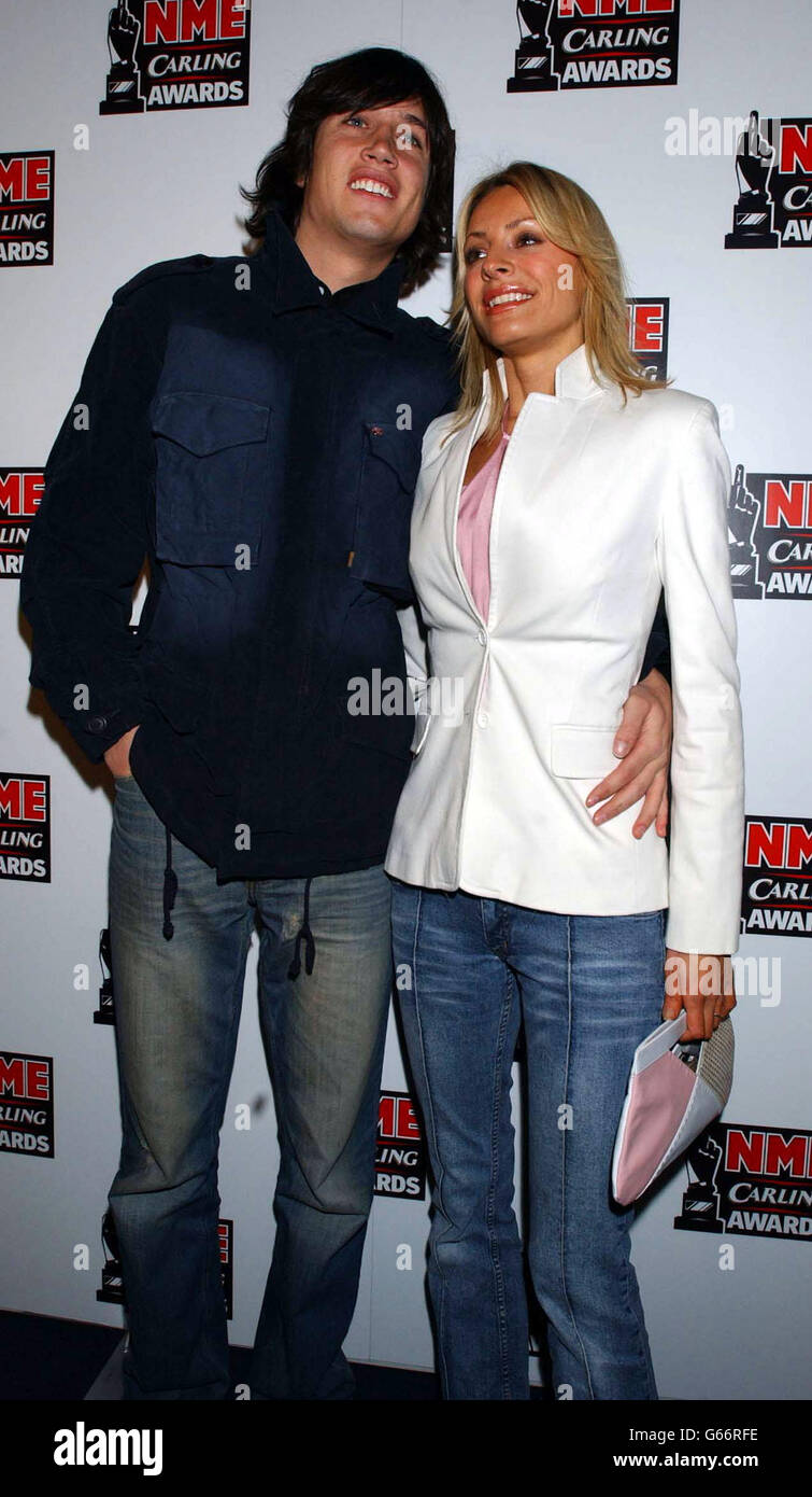 Les présentateurs de la télévision Vernon Kay et Tess Daly arrivent pour les NME Carling Awards à po Na Na dans l'ouest de Londres. Banque D'Images