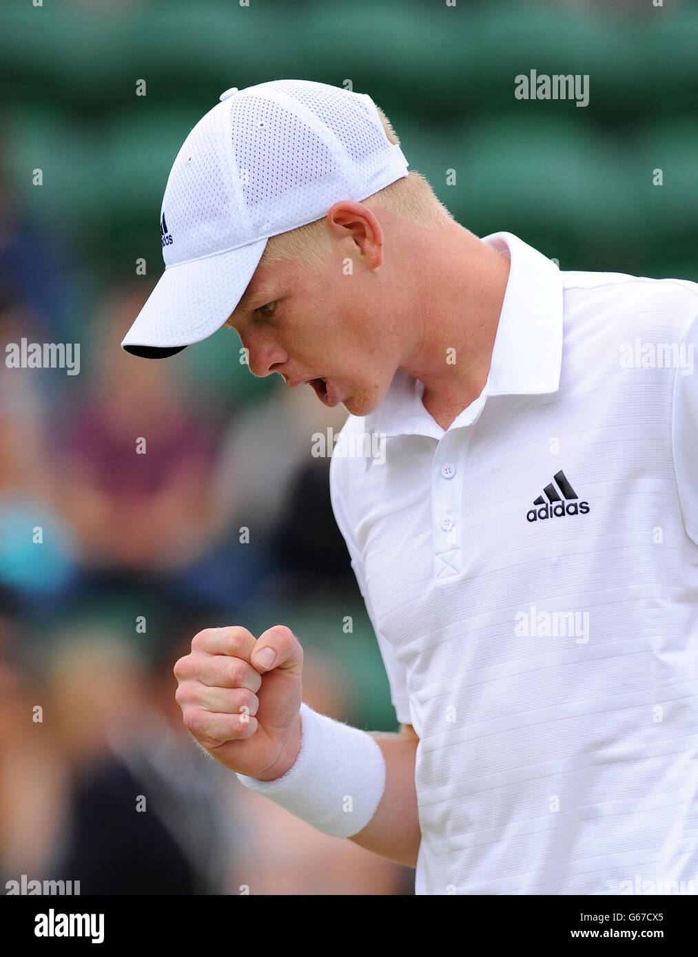 Kyle Edmund, en Grande-Bretagne, célèbre un point contre Stefan Kozlov, des États-Unis, lors de son match des célibataires pour garçons au cours du dixième jour des championnats de Wimbledon au All England Lawn tennis and Croquet Club, Wimbledon.APPUYEZ SUR ASSOCIATION photo.Date de la photo: Jeudi 4 juillet 2013.Voir PA Story TENNIS Wimbledon.Le crédit photo devrait se lire comme suit : Dominic Lipinski/PA Wire.RESTRICTIONS : usage éditorial uniquement.Aucune utilisation commerciale.Pas d'émulation vidéo.Aucune utilisation avec les logos non officiels de tiers. Banque D'Images