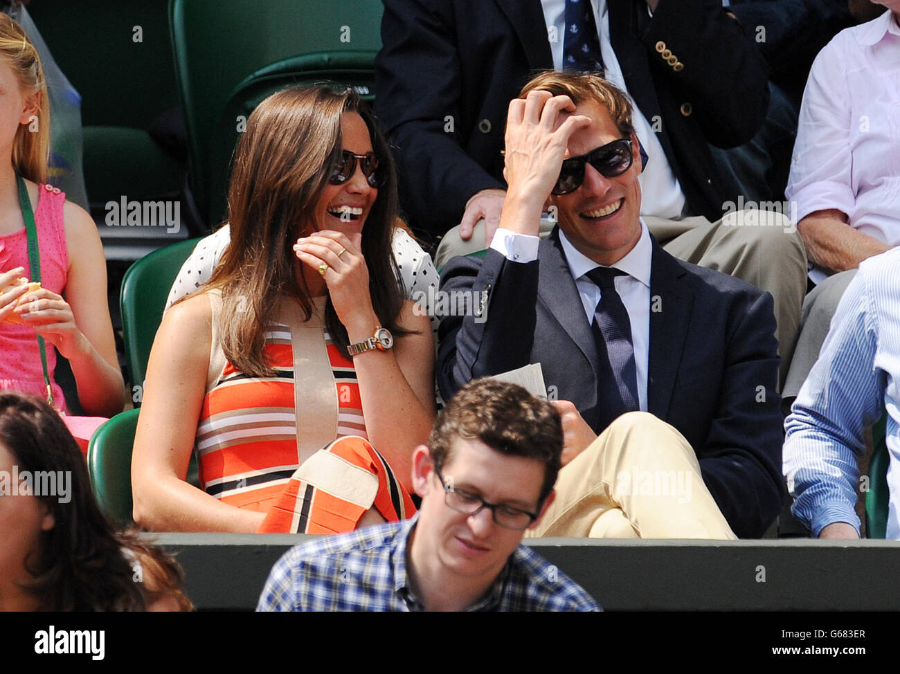 Pippa Middleton et Nico Jackson regardent sur le court du Centre pendant le onze jour des championnats de Wimbledon au All England Lawn tennis and Croquet Club, Wimbledon. Banque D'Images