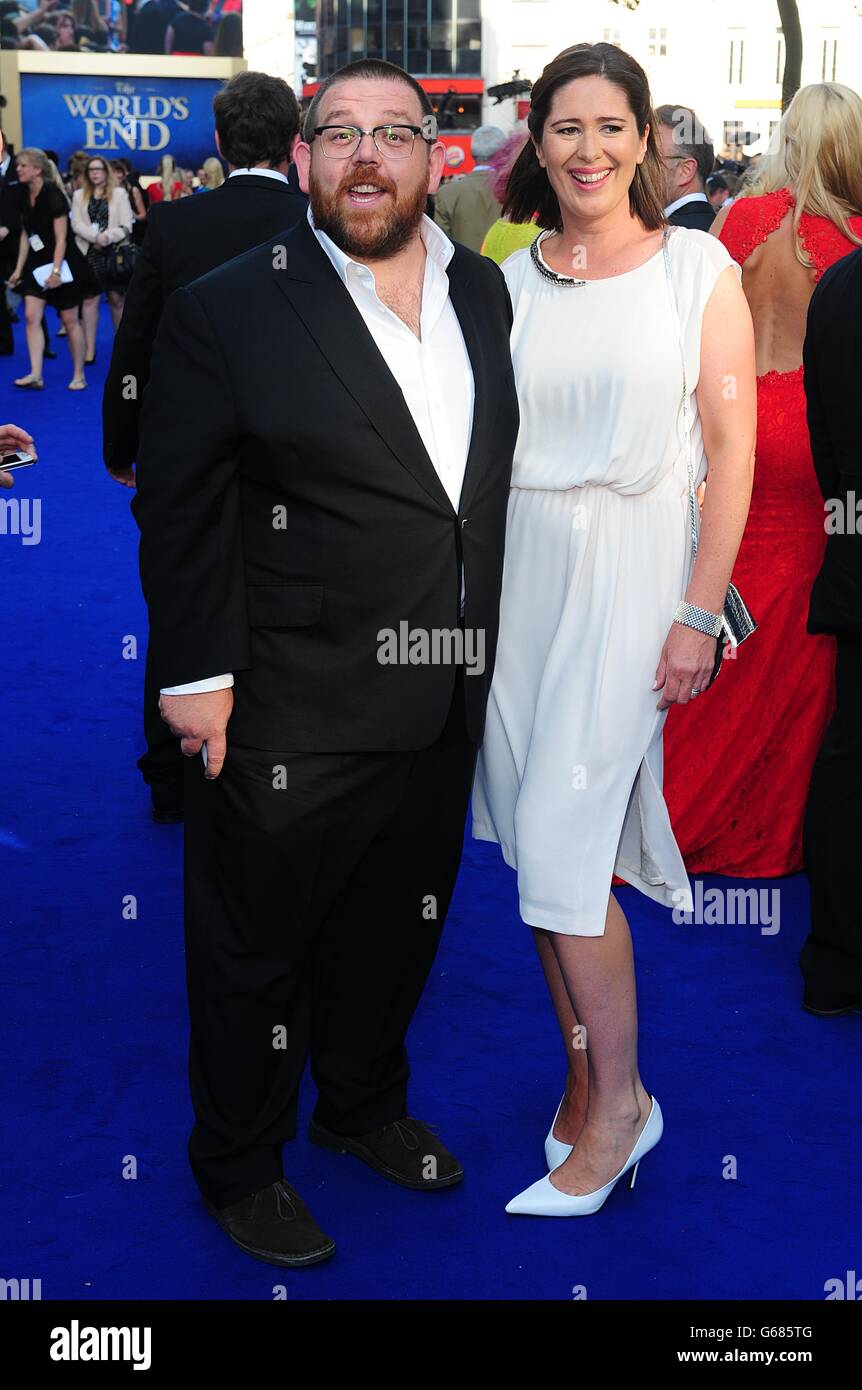 Nick et Mariangela Frost arrivent pour la première mondiale de la fin du monde, à l'Empire Leicester Square, Londres. Banque D'Images