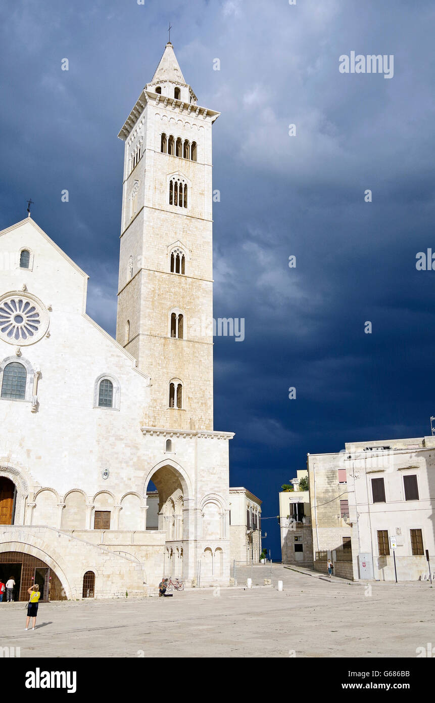 La cathédrale romane Trani, Pouille, Italie, Storm Banque D'Images