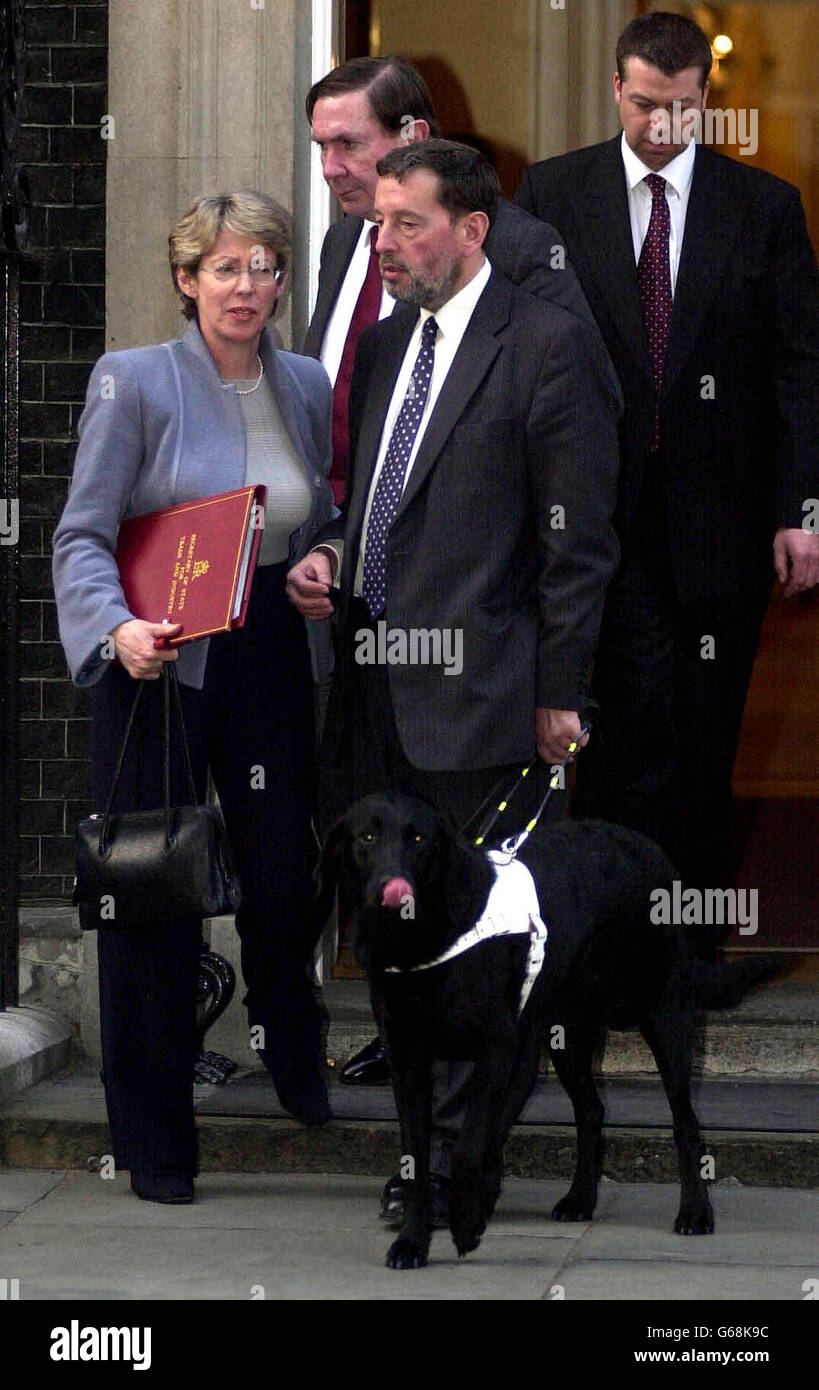 David Blunkett quitte Downing St Banque D'Images