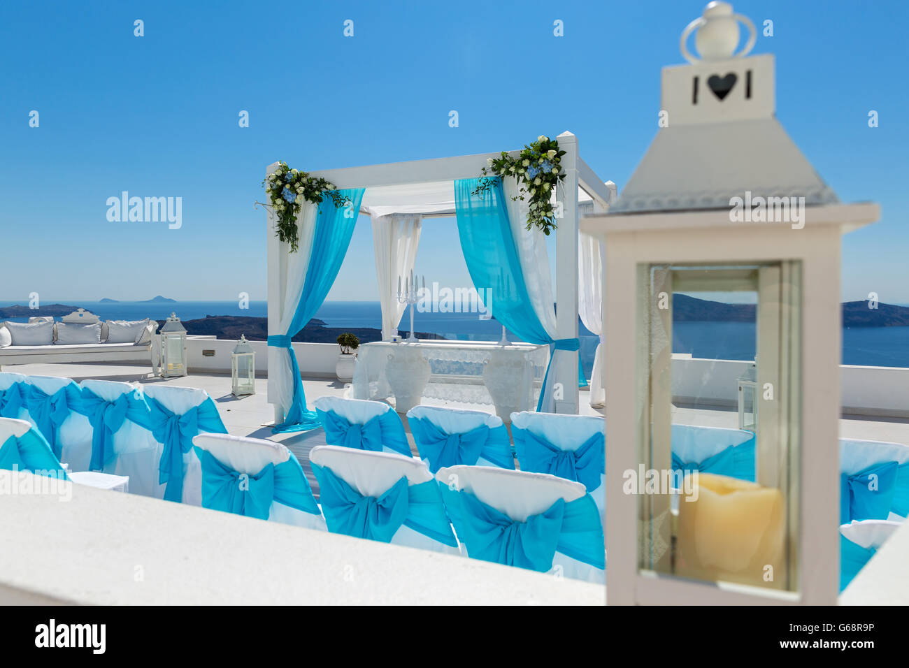 Place pour les décorations de mariage de l'île de Santorin, Grèce Banque D'Images