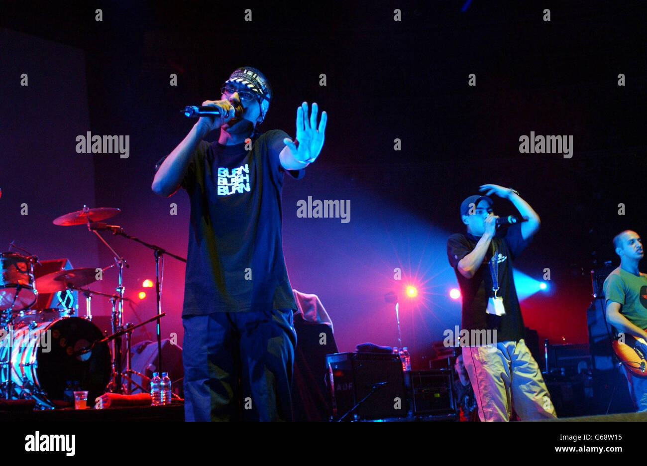 La Asian Dub Foundation se produit sur scène au cours du quatrième d'une série de concerts spéciaux pour la Teenage cancer Trust Charity au Royal Albert Hall dans le centre de Londres. * les spectacles de la Fiducie du cancer chez les adolescents sont la petite fille du préhomme de l'OMS Roger Daltrey et du coprésident de l'organisme de bienfaisance, le Dr Adrian Whiteson. Banque D'Images