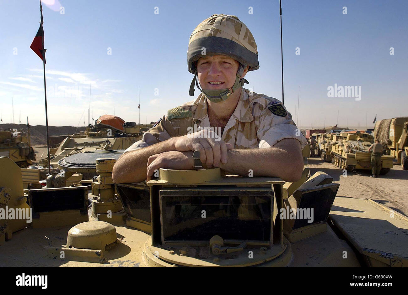 Le plus long membre en service de l'escadron D Cavalry Scimitar Commandant de char, le Caporal Mick Flynn au Koweït. Banque D'Images